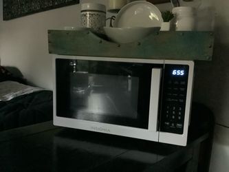 Clean ✨ Microwave ✨ almost new - Huntington Beach