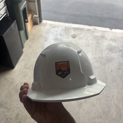 Milwaukee hard hat