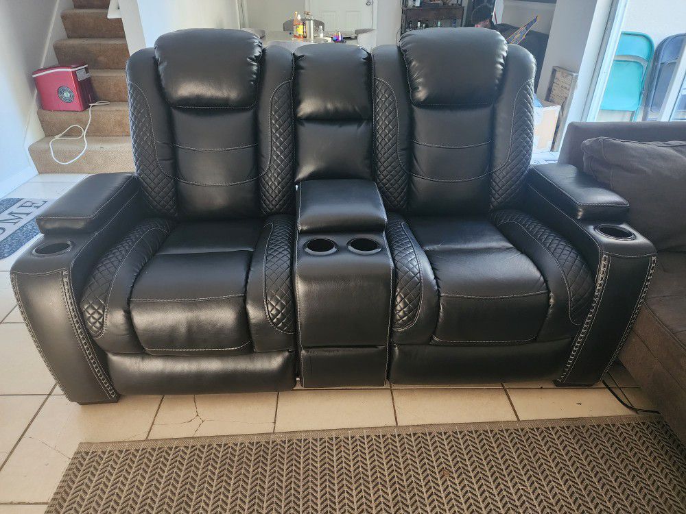 Party Time Power Reclining Sofa With Adjustable Headrest In Midnight