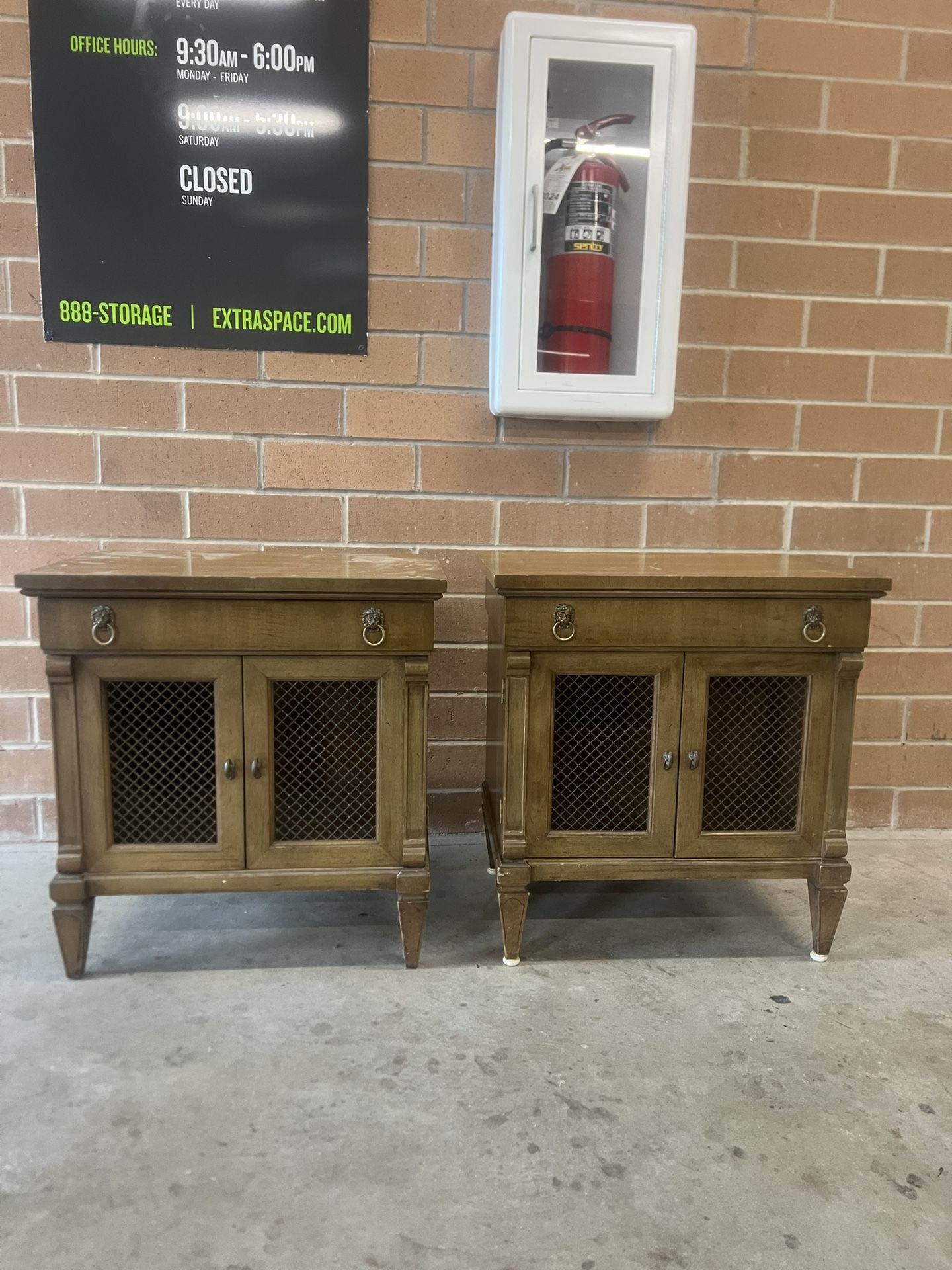 Set of 2 Nightstands