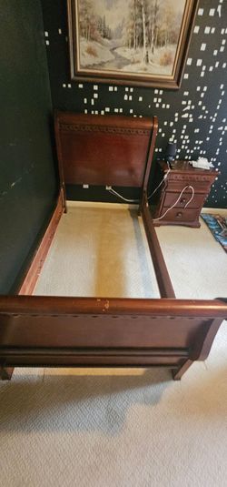 Twin wood bed