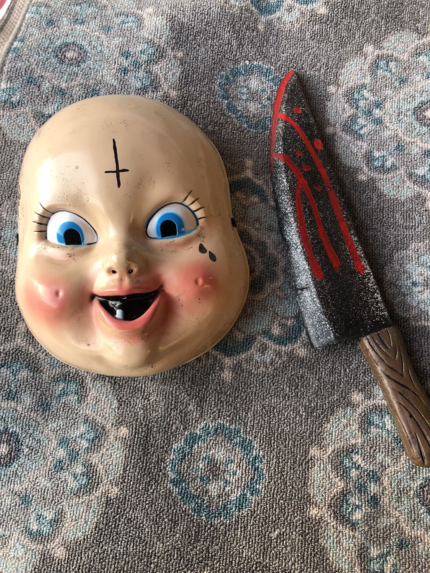 Halloween Mask And Knife 