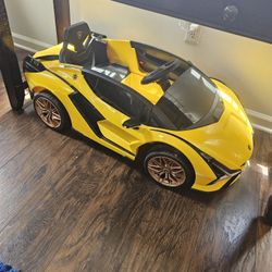 Kids Race Car With Remote Great Condition Like New 