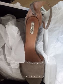 Tan Halogen Wedges With Studs
