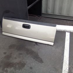 2000"S Chevy Silverado Tailgate