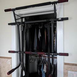 Doorway pull-up with dip bar 
