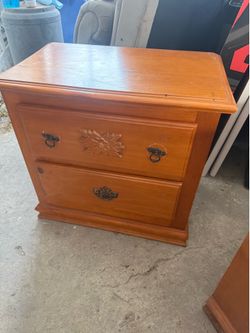 Set of night stands