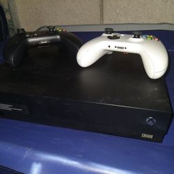 Xbox ONE X W/ 2 CONROLLERS