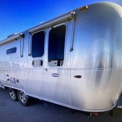 2017 AIRSTREAM INTERNATIONAL SERENITY 30