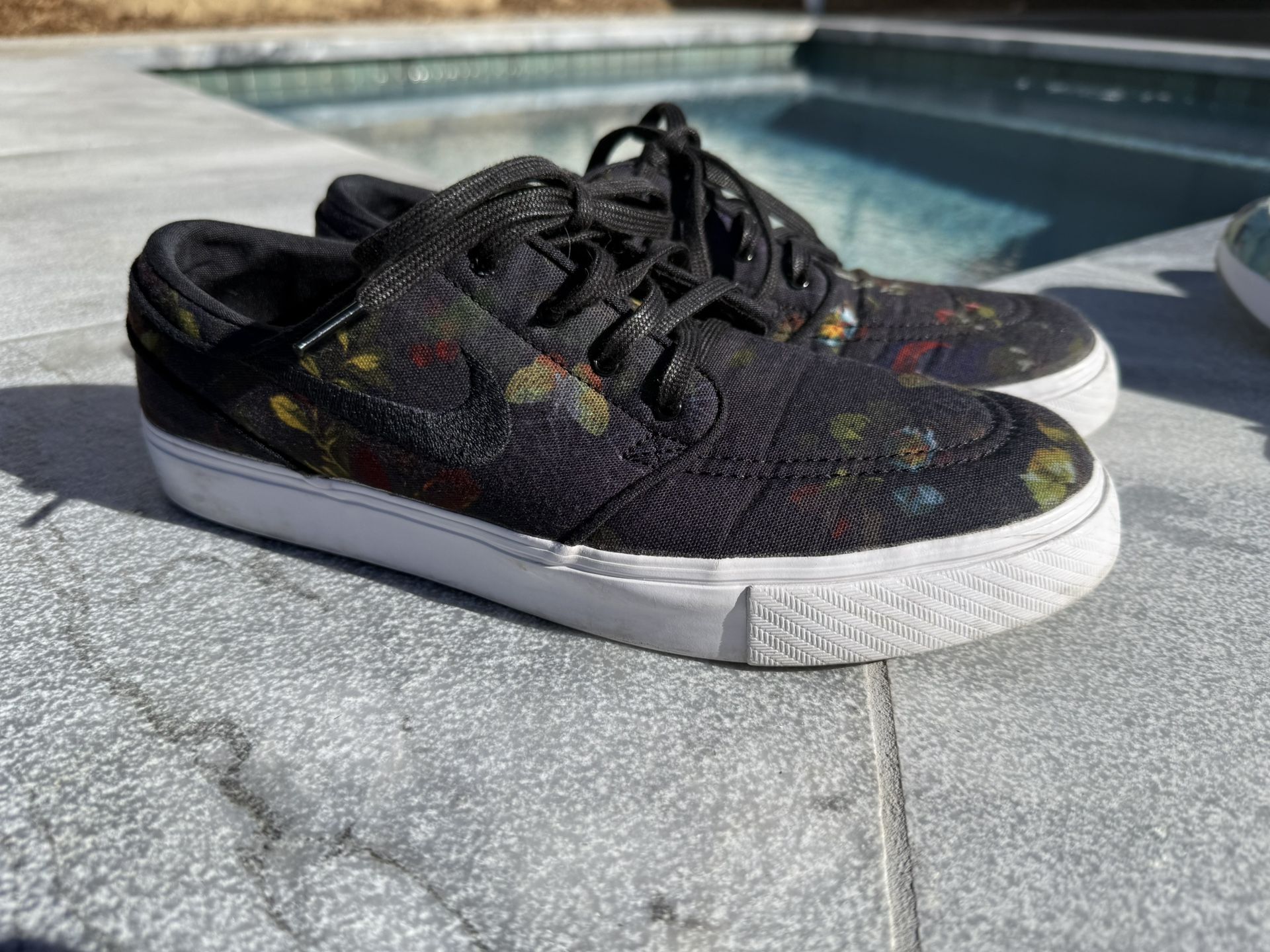 Nike SB Stefan Janoski canvas black floral print Size 10.5