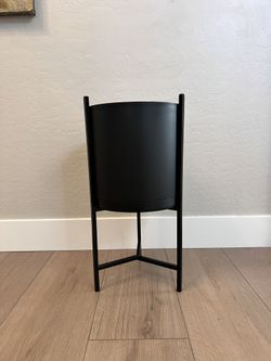 24” Tall Matte Black Planter Stand With BRAND NEW Black Planter Pot