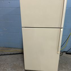 18 Cubic Foot Top Freezer Refrigerator 