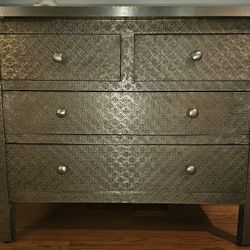 World Market Dresser
