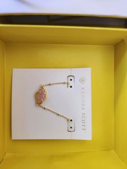 **NEW Kendra Scott Gold Heart Necklace – Pink Stone – Gift Ready!**