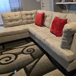 Light Gray SECTIONAL Sofa Like New 4 Months Old  Im Moving Can't Take It .... Chaise It's Revirsible  Pet And Smoke Free  No Damages No Smells 