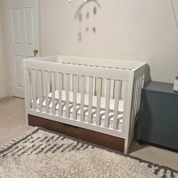 Baby crib + mattress + wood drawer 