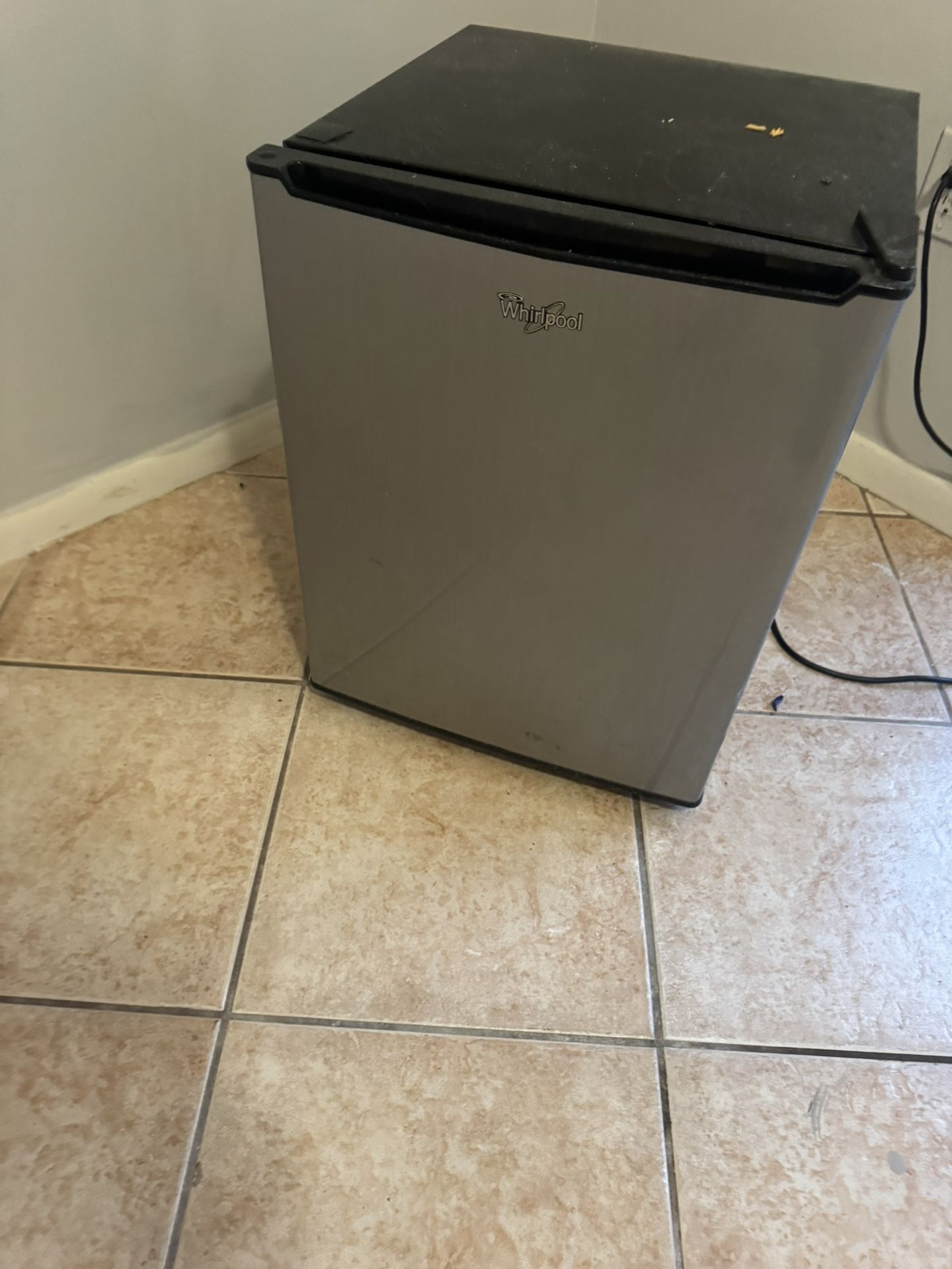 Whirlpool mini fridge