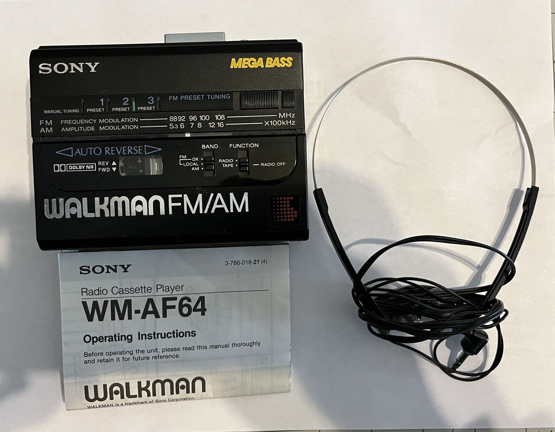 Vintage  Sony Walkman AF64, Made In Japan, Radio Works W/manual & MDR-W10 Earph