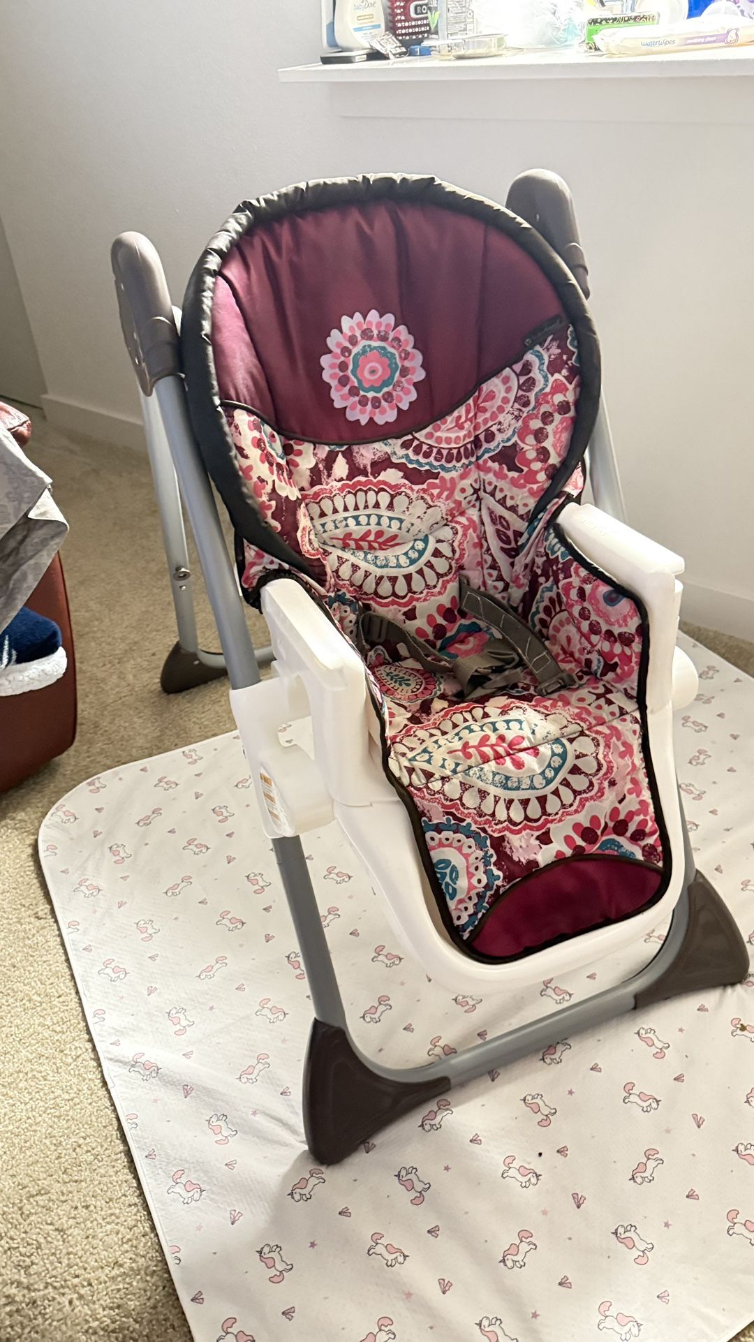 Baby Trend Sit-Right Durable Compact Freestanding Foldable High Chair Paisley