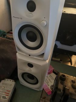 Self  powered studio monitors pioneer