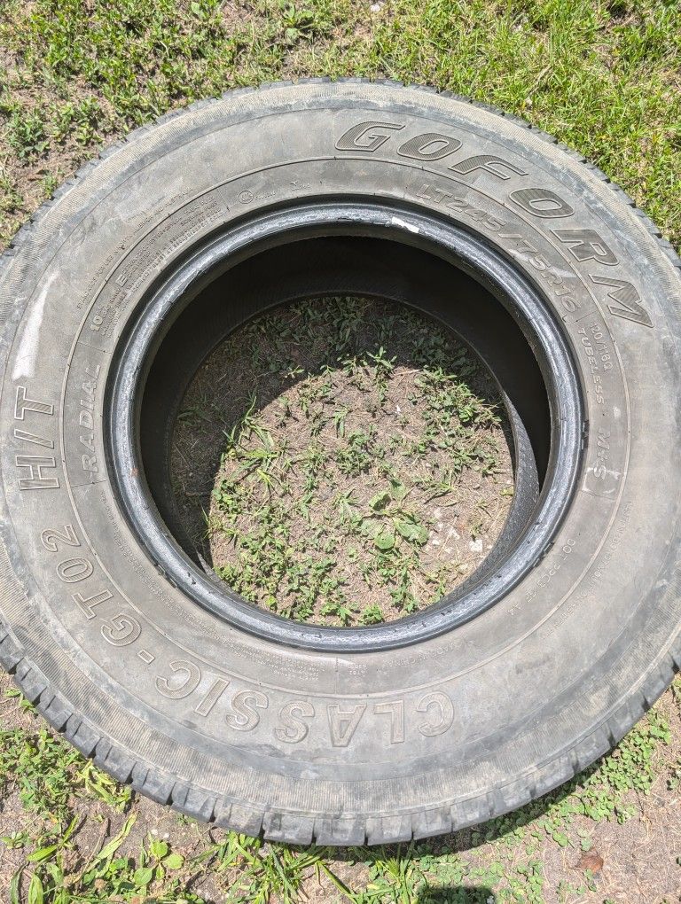 245-75-16 Load E Tire For Van Or Truck - Good For Spare. Near Maunee Bay, Oregon