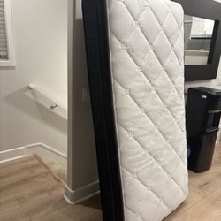 2 Twin Hypoallergenic mattresses Available 