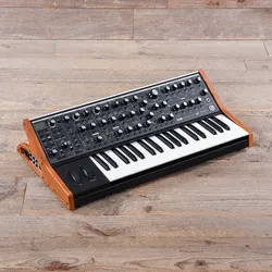 Moog Subsequent 37