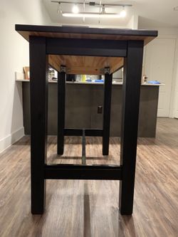 Apartment dining table