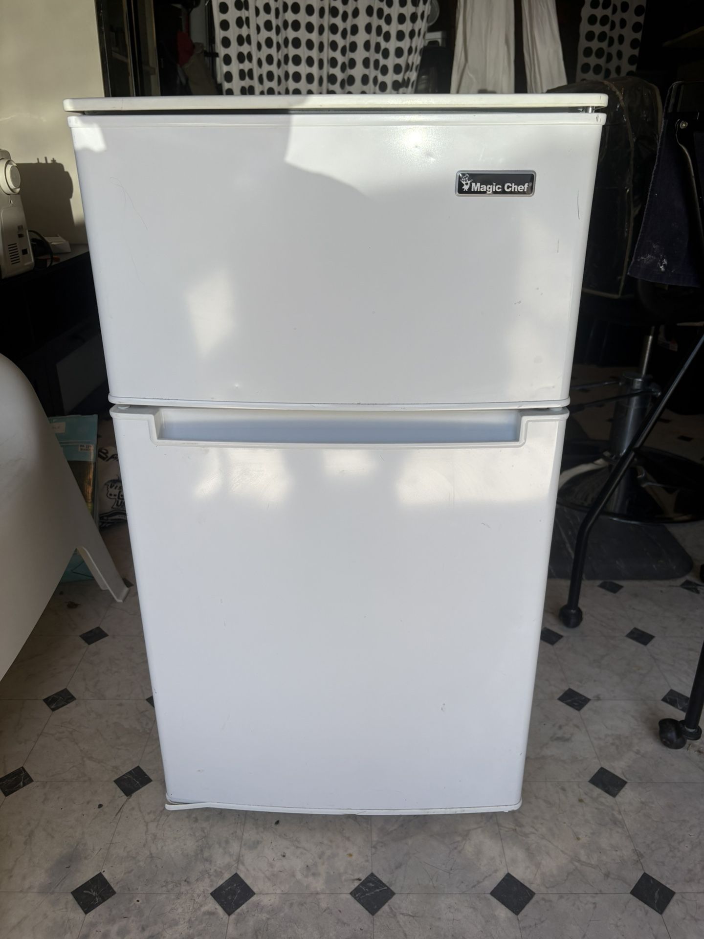 Magic chef Mini Refrigerator 