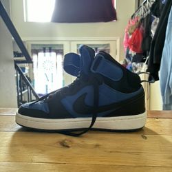 Nike Court Borough Mid 2 Big Kids Size 4