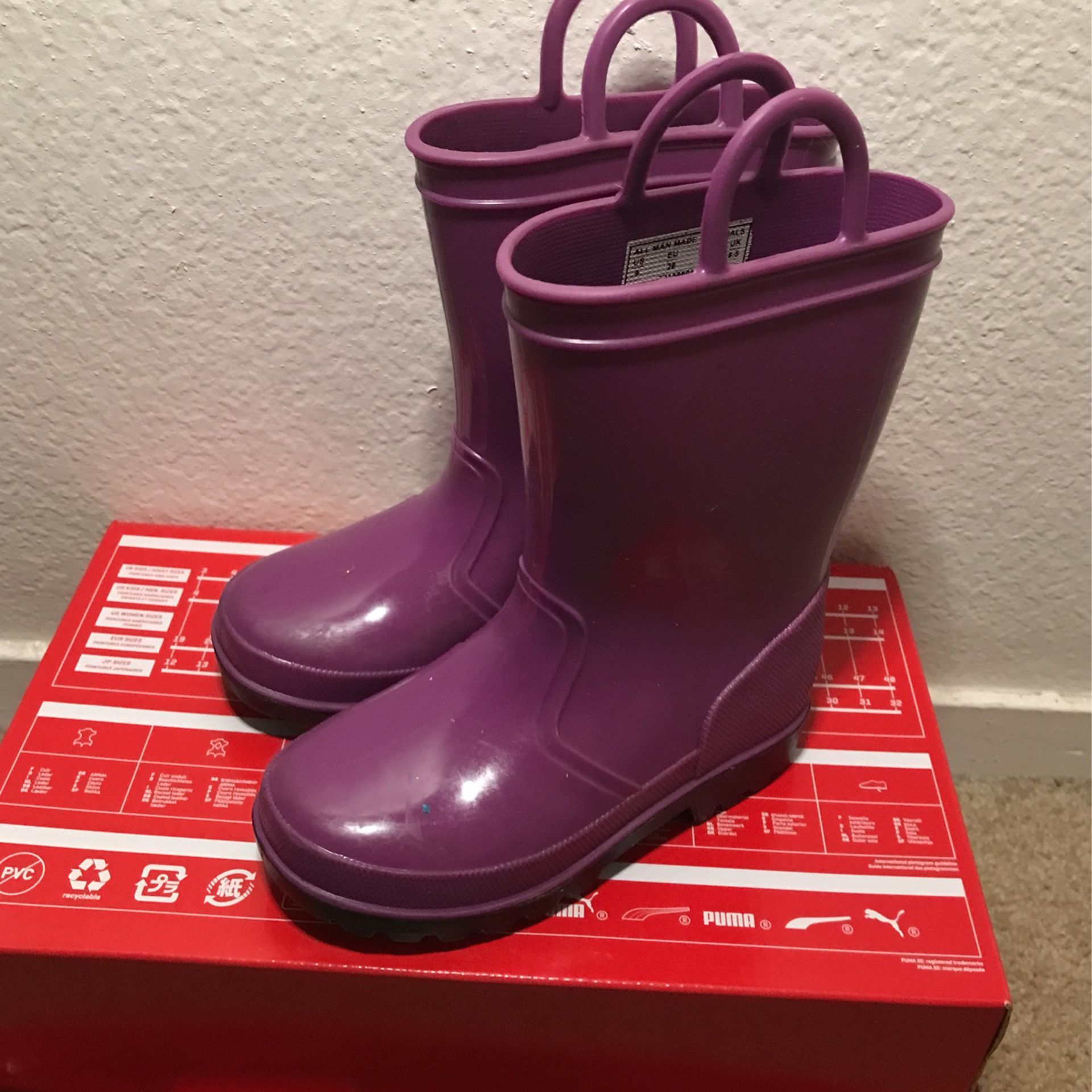 Child’s Rain Boots Size 9 Purple 