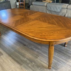 Up For Sale A Beautiful Oak Table Very Minor Scratches Do To Wear But Hardly Any 