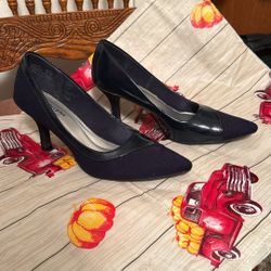 He’ll Shoes Size 8.5