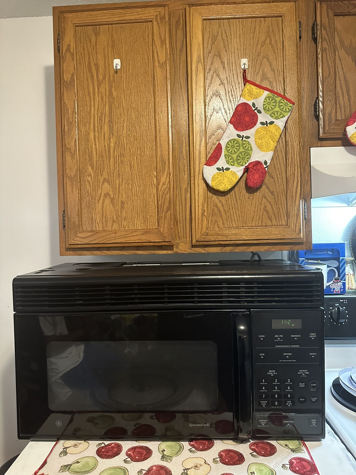 GE Spacemaker XL Over-the-Range Microwave Oven