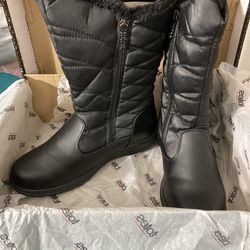 LIKE NEW - Women’s $70 Totes Jazzy black winter/waterproof/rain boots - Size 9