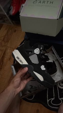 JORDAN 4 WHITE THUNDER