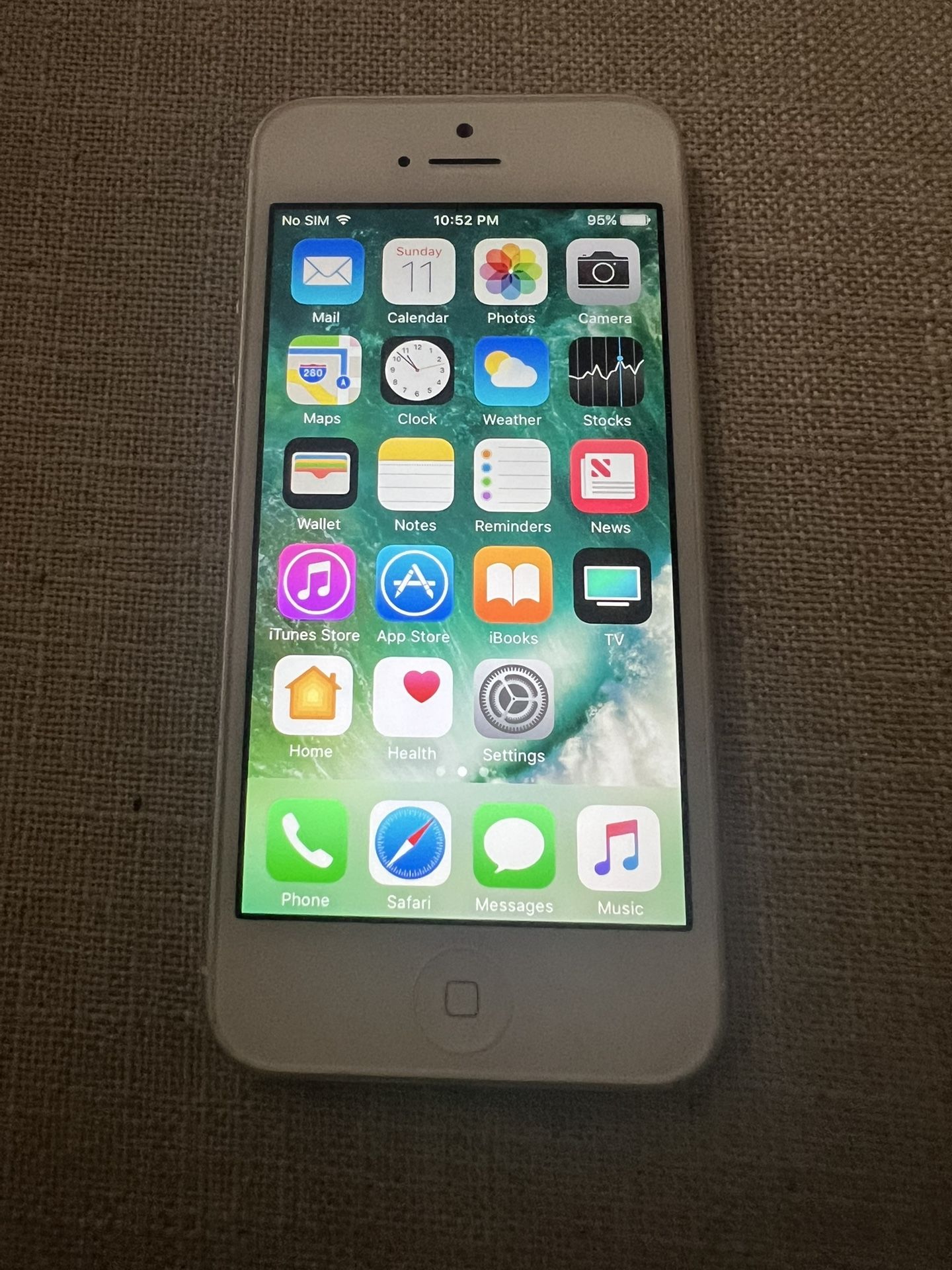 Apple iPhone 5 Silver/white 16gb Unlocked
