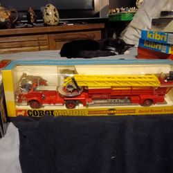 Corgi Toys 1143 American La France Aerial Rescue Truck