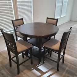 Wrenning Counter Height Dining Table and 4 Barstools