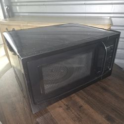Large, 1600 Watt Microwave