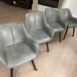 Set Of 4 Chairs. Free