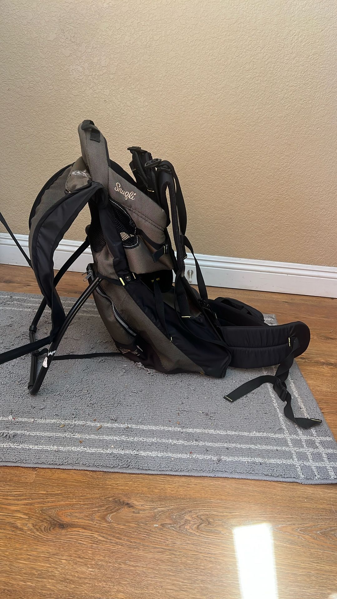 Snugli cross country hiking baby carrier