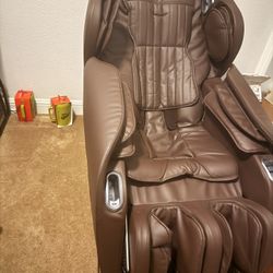 MASSAGE CHAIR - Like New 