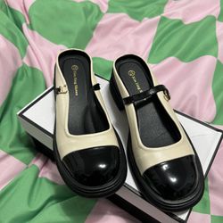 Woman’s Mary Jane Shoe - Size 37