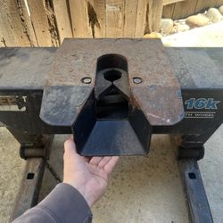 Curt 16k 5th Wheel Hitch