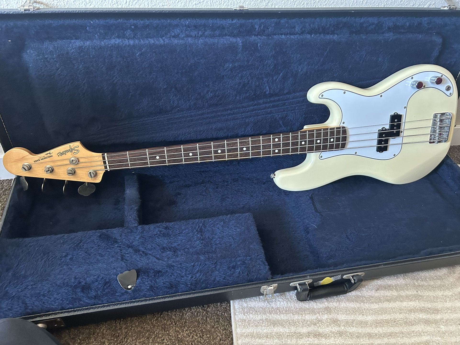 Squier Precision Bass electric guitar Fender