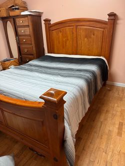Queen side frame/ memory foam mattress