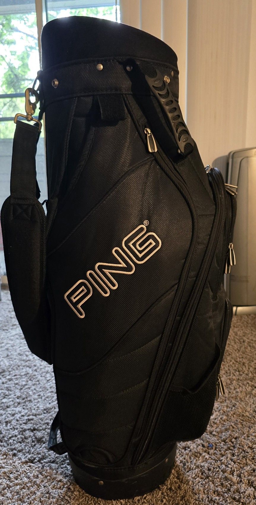 Ping Frontier Sahalee Country Club Golf Bag! With Rain Cover!