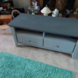 COFFEE TABLE GOOD CONDITION  4FT  LENGTH AND 21 INCHES WIDE AND 21 INCHES  HEIGHT  $75.00