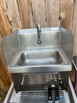 Industrial sink with knee function also with side and back splash